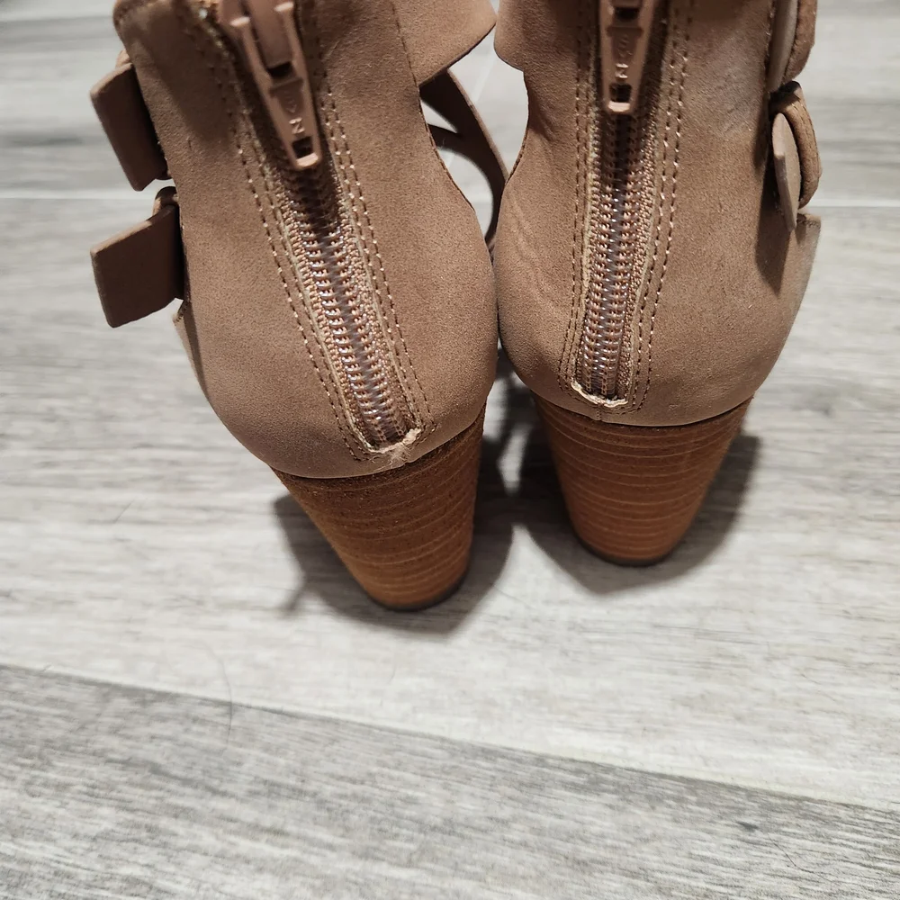 Crown Vintage Women's Beige Heels